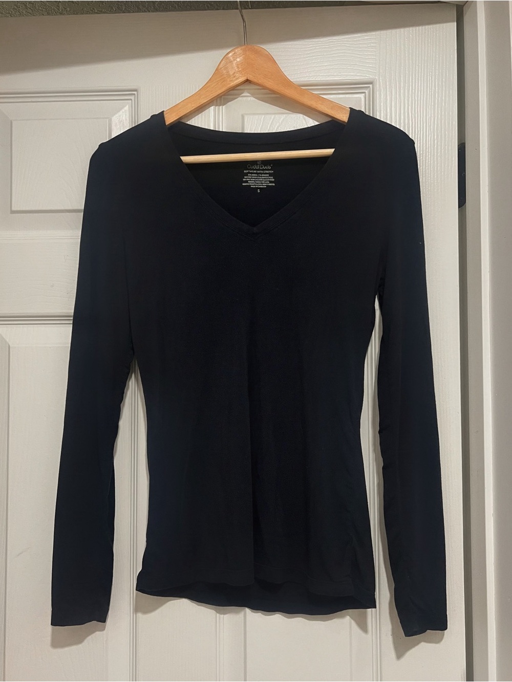 Cuddl Duds Black V-Neck Long Sleeve Tee